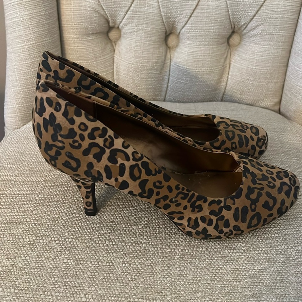 Xappeal Cheetah Print Heels Women's Size 8